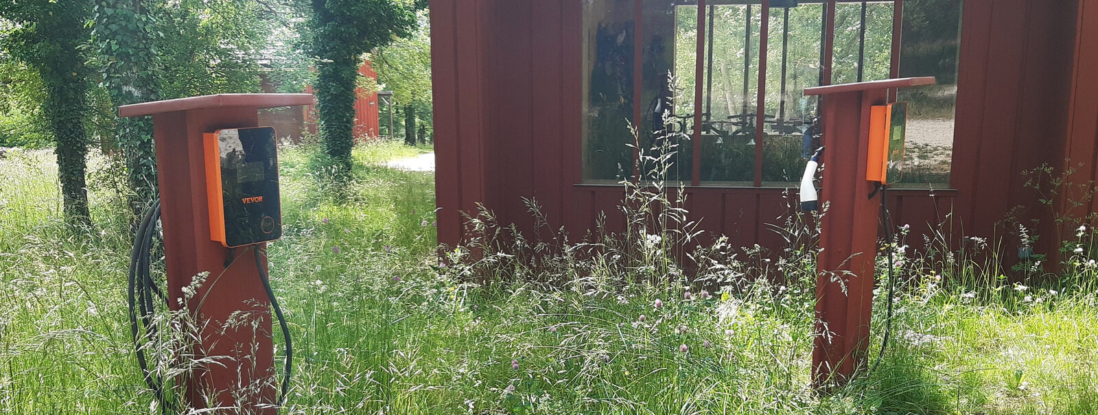 Recharge écologique au cœur de la nature : les chalets Bois de Faral allient modernité durable et sérénité forestière