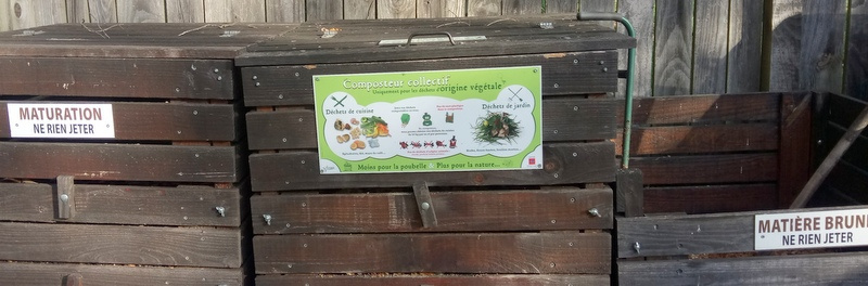 Compostage écologique au cœur du domaine Bois de Faral, symbole de notre engagement pour un tourisme durable en harmonie avec la nature lotoise