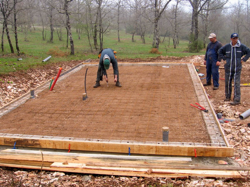 Construction des fondations de nos chalets en bois au cœur de la nature lotoise