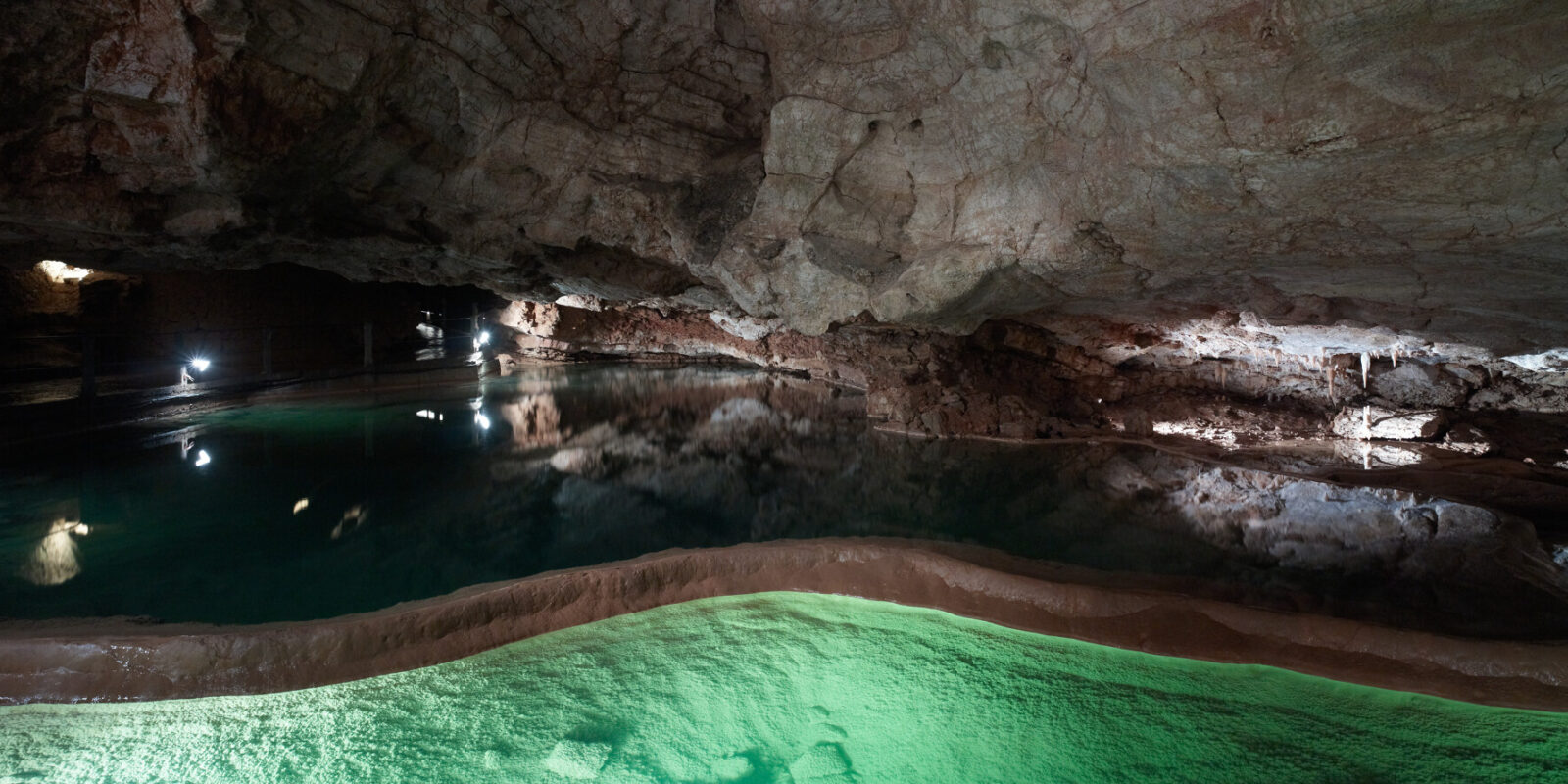 Grottes lacs souterrains lot