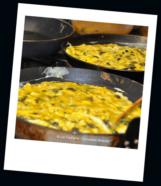 La paella dore à la poêle : saveurs méditerranéennes et convivialité au cœur du Lot