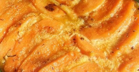 Délicieuses pâtisseries dorées à souhait, parfaites pour un petit-déjeuner gourmand au cœur de la nature