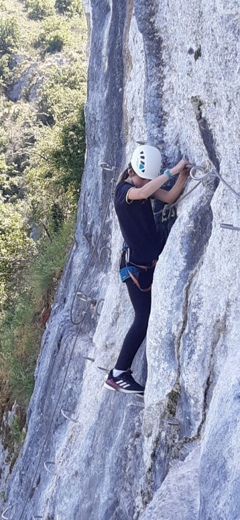 Escalade en Via Ferrata : vivez l'aventure verticale aux portes du Lot, entre roche et panoramas vertigineux